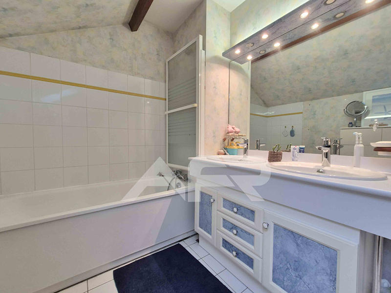 Maison - 143 m² - 6 pièces