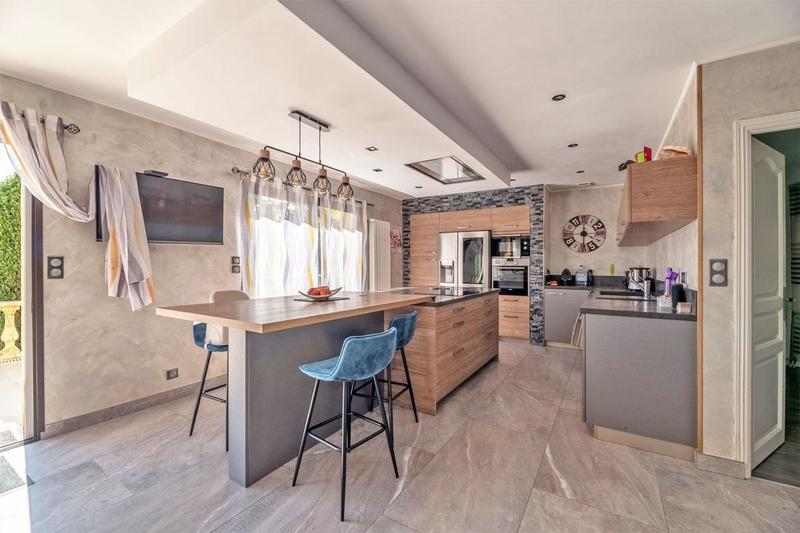 Maison - 340 m² - 11 pièces