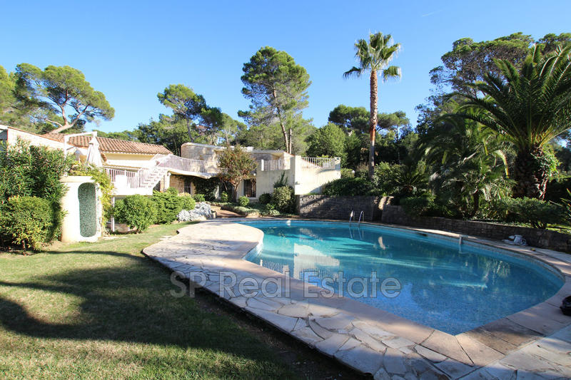 Maison - 250 m² - 8 pièces