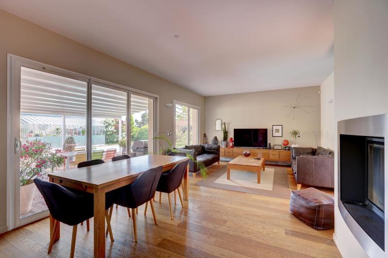 Maison - 240 m² - 8 pièces