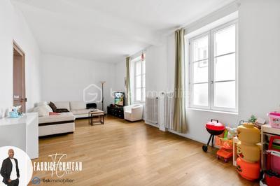 Maison - 200 m² - 8 pièces