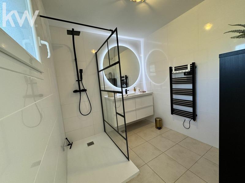 Maison - 201 m² - 7 pièces