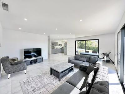 Maison - 117 m² - 4 pièces