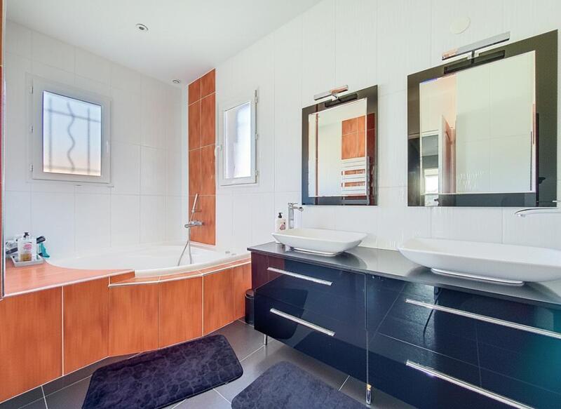 Maison - 140 m² - 5 pièces