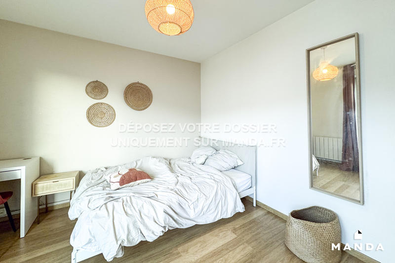 Chambre - 10 m² - 5 pièces
