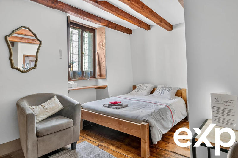 Maison - 438 m² - 12 pièces