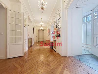 Appartement - 187 m² - 6 pièces