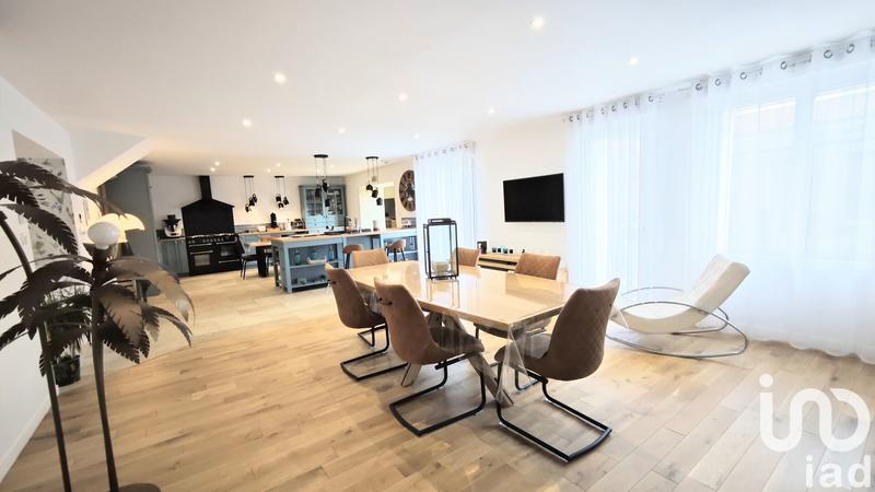 Maison - 240 m² - 10 pièces