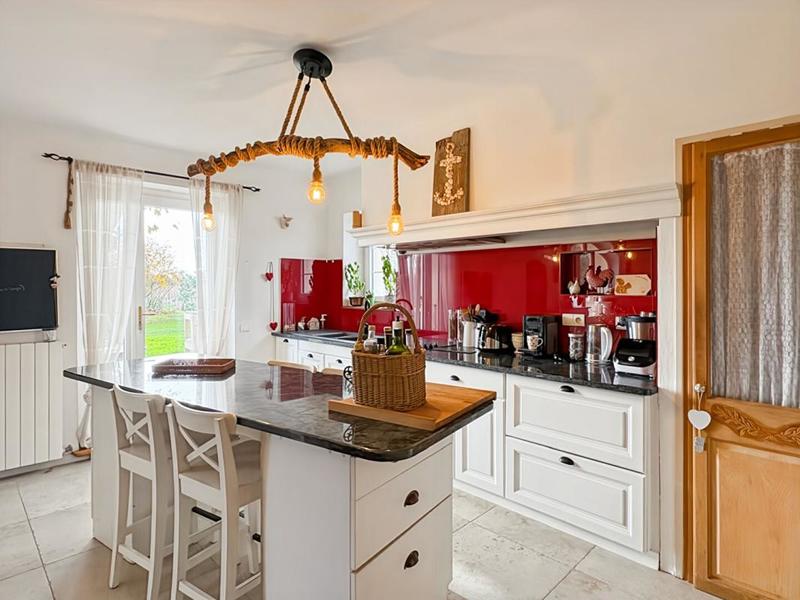 Maison - 205 m² - 9 pièces