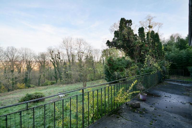 Maison - 233 m² - 5 pièces