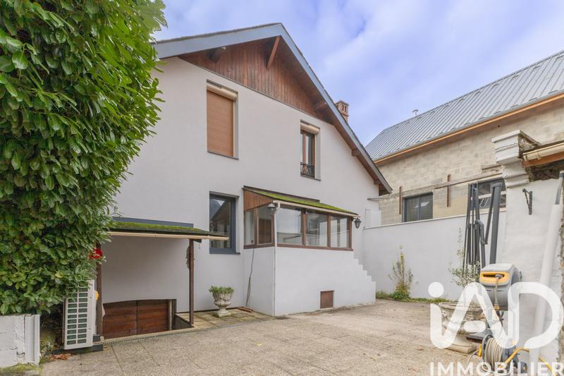 Maison - 170 m² - 8 pièces