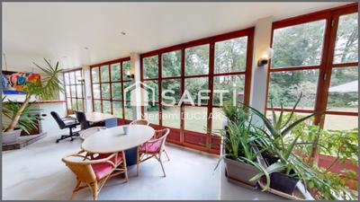 Local commercial - 240 m² - 8 pièces