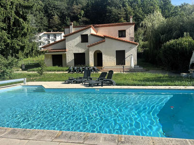 Villa - 220 m² - 8 pièces