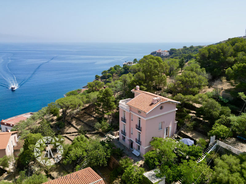 Villa - 219 m² - 10 pièces