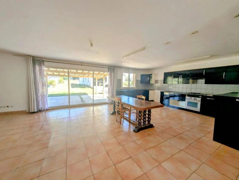 Maison - 220 m² - 9 pièces