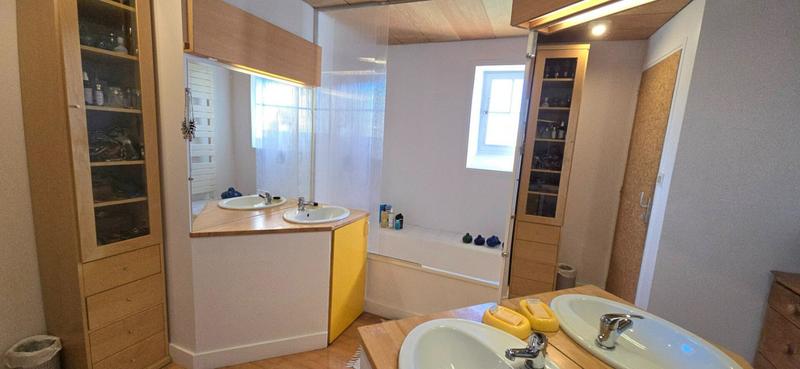 Demeure - 250 m² - 7 pièces