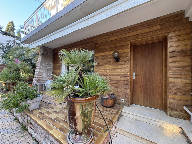 Maison - 205 m² - 6 pièces