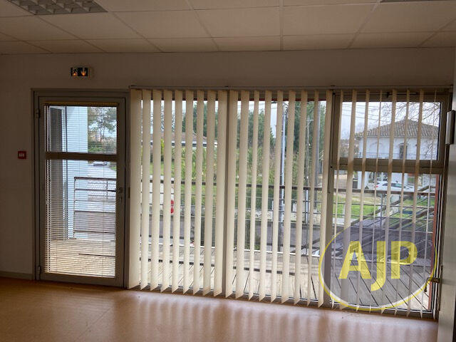 Local d'activité / Entrepôt - 173 m² - 7 pièces