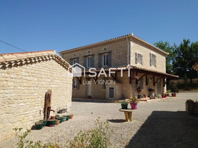 Maison - 267 m² - 11 pièces