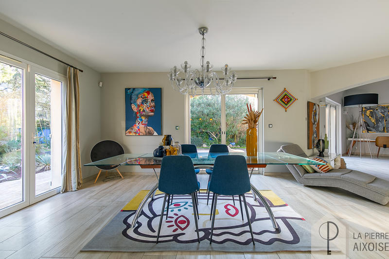 Villa - 216 m² - 6 pièces