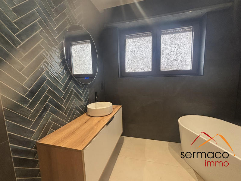 Maison - 200 m² - 6 pièces