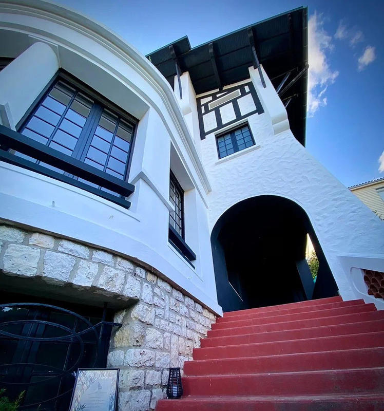 Maison - 380 m² - 10 pièces