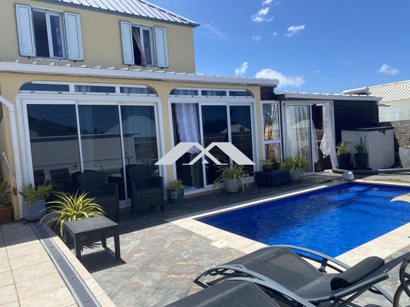 Maison - 222 m² - 5 pièces