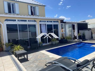 Maison - 222 m² - 5 pièces