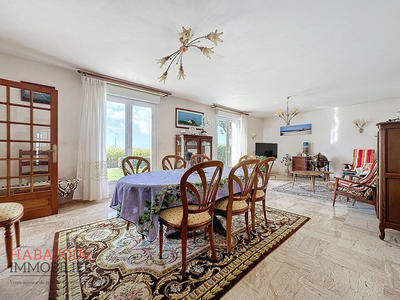 Maison - 178 m² - 9 pièces