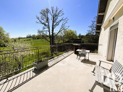 Maison - 220 m² - 5 pièces