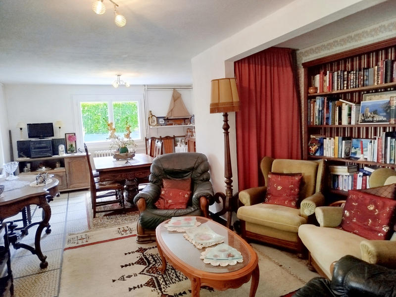 Maison - 245 m² - 11 pièces