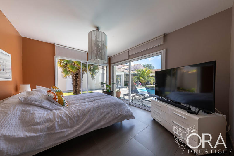 Maison contemporaine - 274 m² - 7 pièces