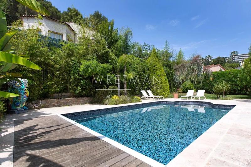 Villa - 300 m² - 6 pièces