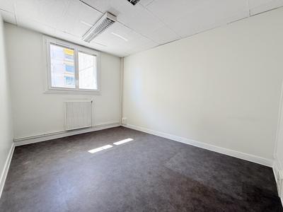 Local d'activités - 84 m² - 5 pièces