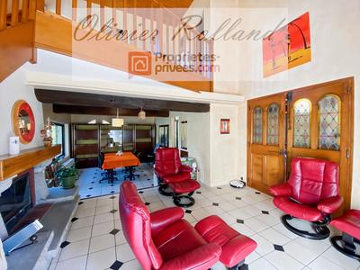 Maison - 220 m² - 9 pièces