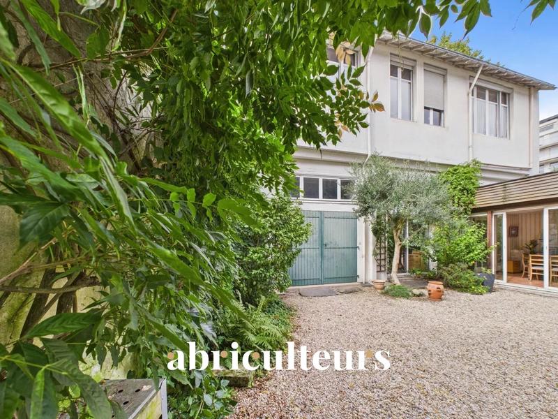 Maison - 255 m² - 8 pièces