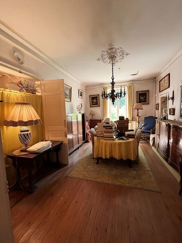 Propriété - 200 m² - 9 pièces