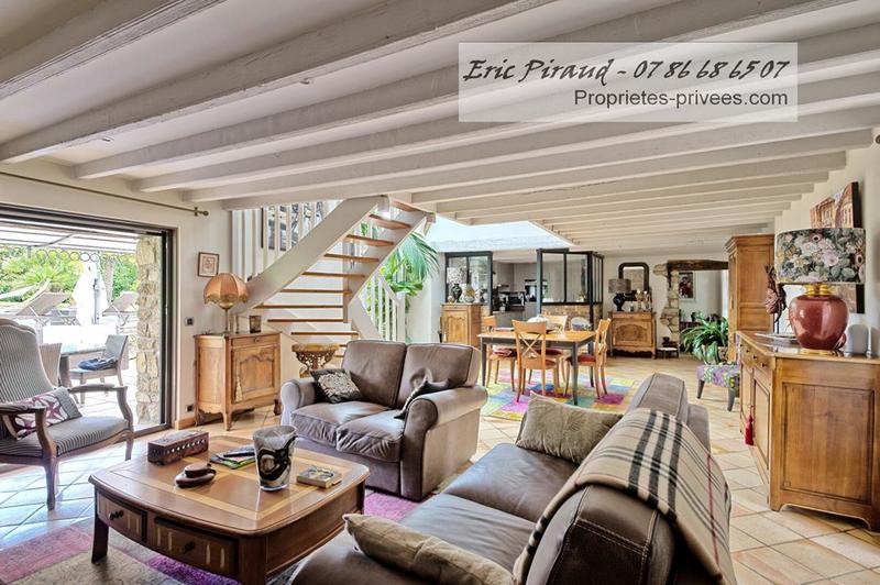 Maison - 240 m² - 8 pièces