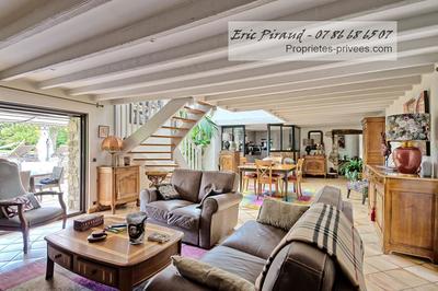 Maison - 240 m² - 8 pièces