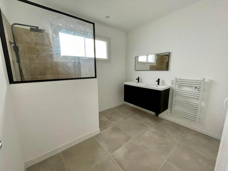 Maison - 201 m² - 8 pièces