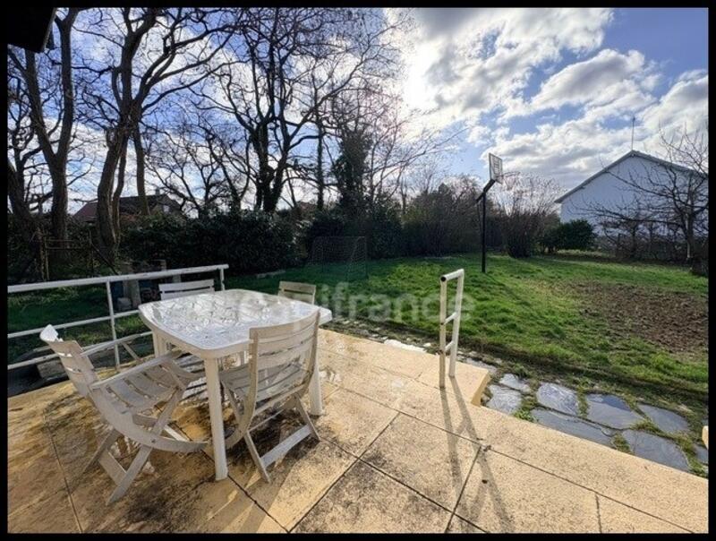 Maison - 137 m² - 7 pièces