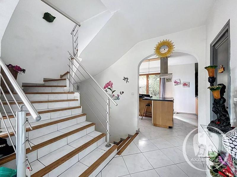 Villa - 300 m² - 8 pièces