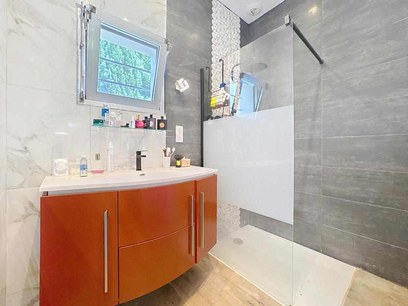 Maison - 225 m² - 5 pièces