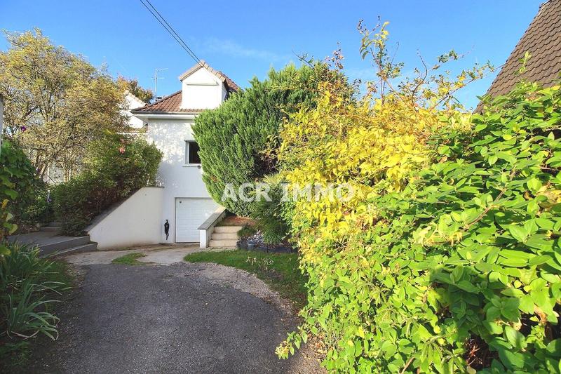 Maison - 270 m² - 8 pièces