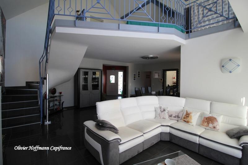 Maison - 234 m² - 9 pièces