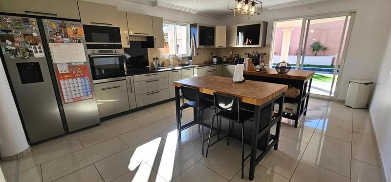 Villa - 259 m² - 8 pièces