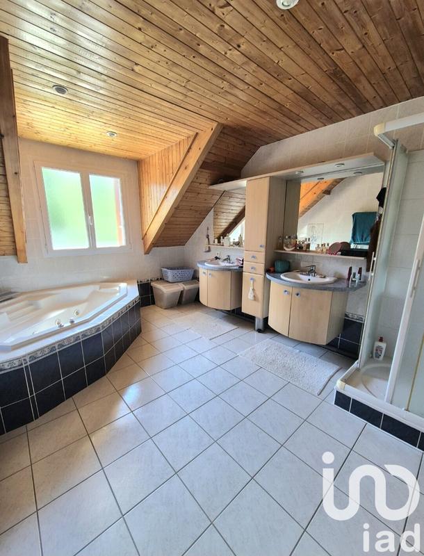 Maison - 250 m² - 7 pièces