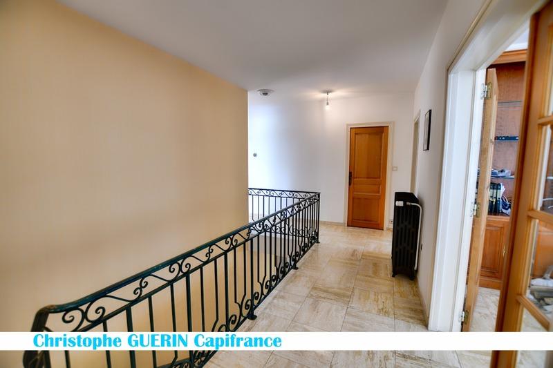 Maison - 227 m² - 7 pièces