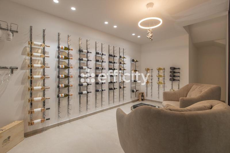 Maison - 860 m² - 14 pièces