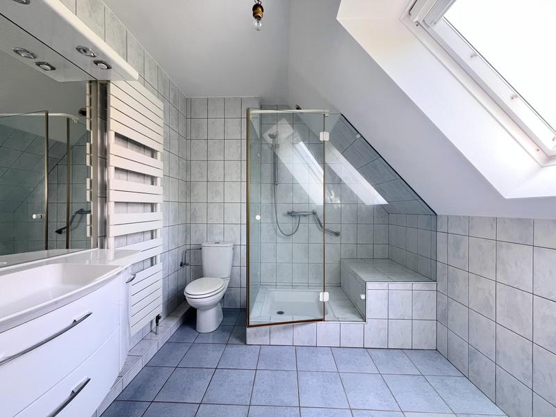 Maison - 213 m² - 9 pièces